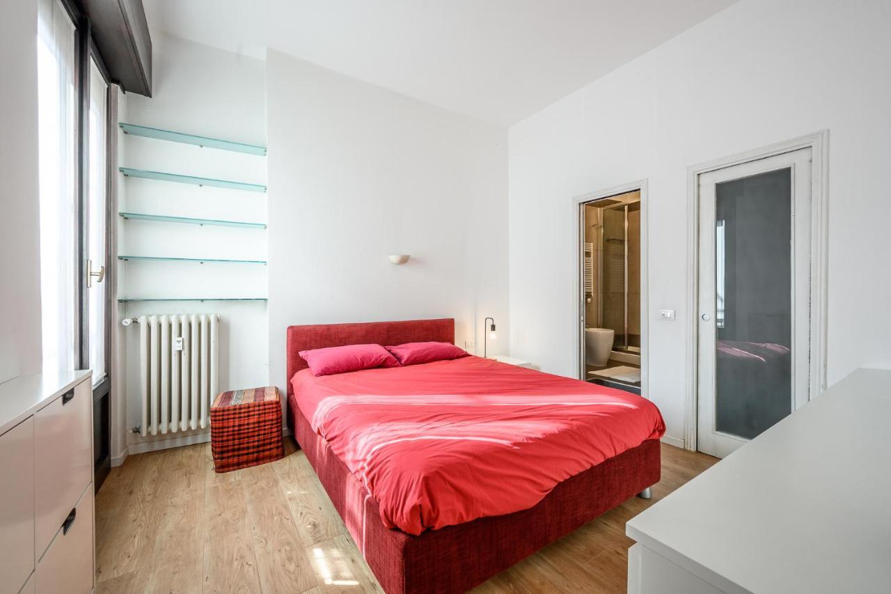 The Lantern Flat - Darsena Area Apartment Milan Bagian luar foto