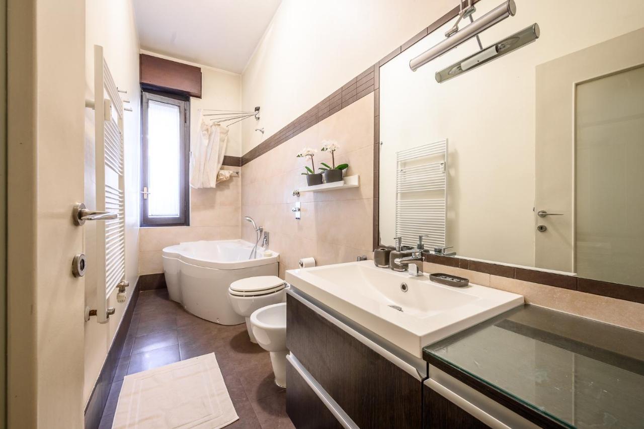 The Lantern Flat - Darsena Area Apartment Milan Bagian luar foto