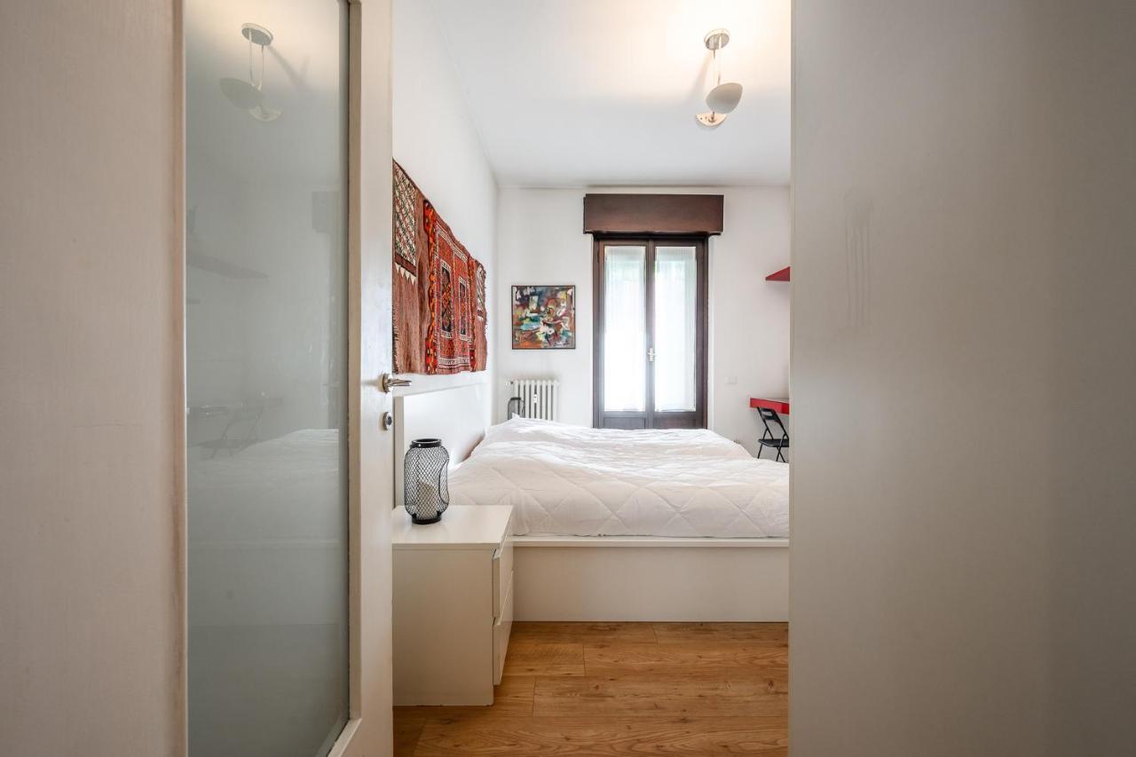 The Lantern Flat - Darsena Area Apartment Milan Bagian luar foto