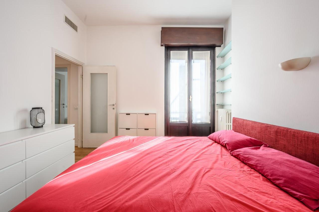 The Lantern Flat - Darsena Area Apartment Milan Bagian luar foto