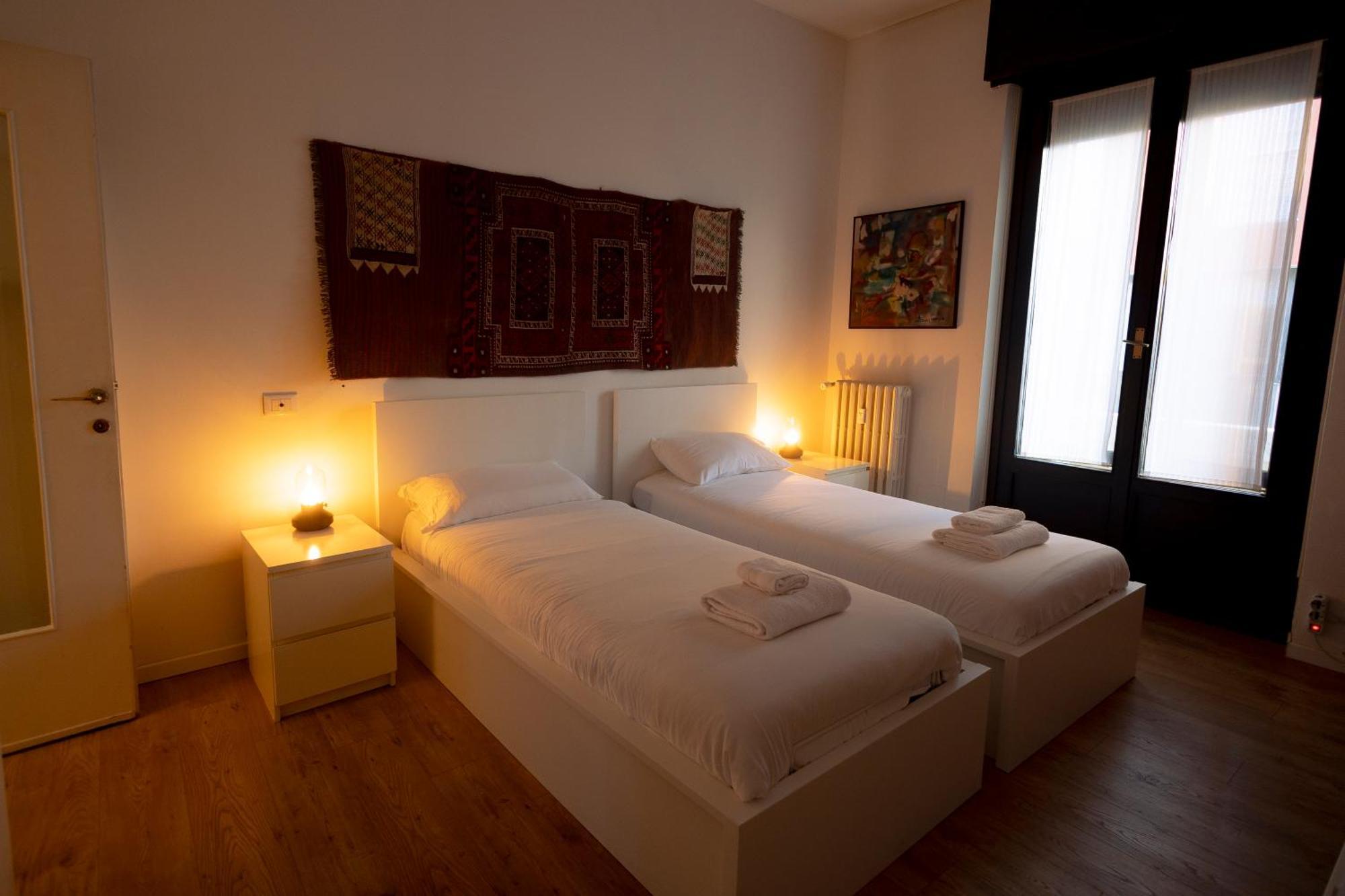 The Lantern Flat - Darsena Area Apartment Milan Bagian luar foto